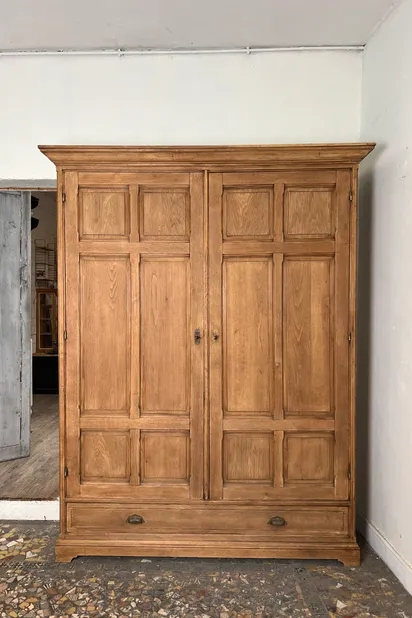 Vends vieille armoire bretonne en chêne, en excellent état, très bien