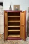 Ancienne armoire d’atelier bordeaux