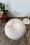 Pouf ballon en cuir blanc – années 80