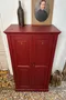 Ancienne armoire d’atelier bordeaux