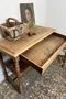 Petite console table en noyer - Début XXe siècle