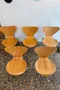 Chaises Fritz Hansen — design Arne Jacobsen