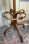 Ancien porte-manteau perroquet Thonet