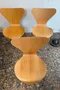 Chaises Fritz Hansen — design Arne Jacobsen