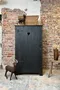 Armoire art populaire peinte en noir