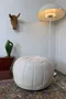 Pouf ballon en cuir blanc – années 80