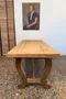 Table en chêne à piètement lyre