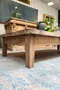 Table basse en noyer 