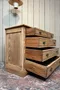 Ancienne commode en sapin