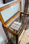 Ancienne vitrine de magasin en hêtre – Années 50