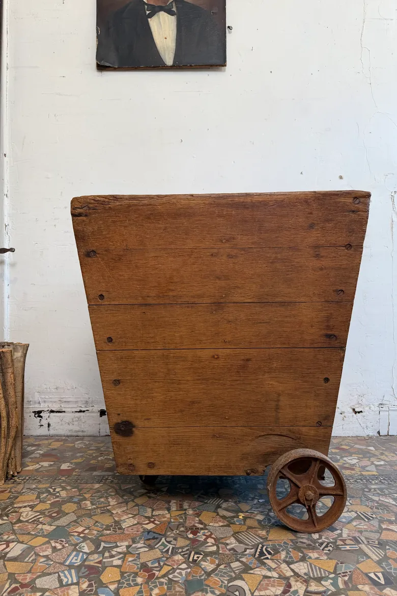 Ancien chariot d’atelier textile