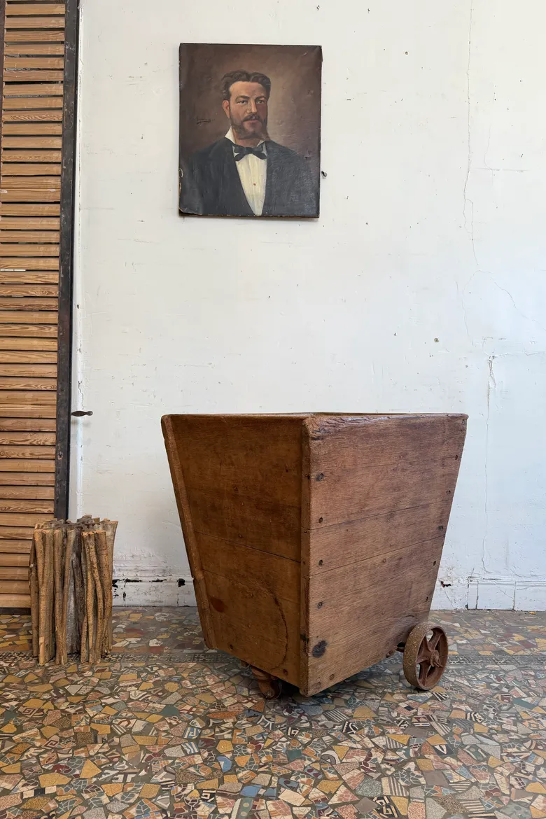 Ancien chariot d’atelier textile