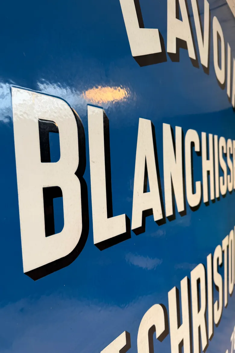 Ancienne plaque émaillée de blanchisserie – années 1950