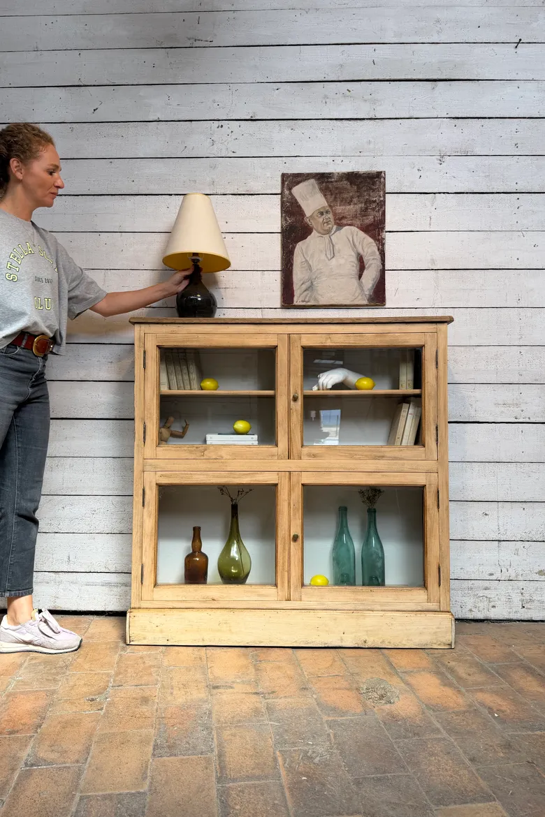 Petite vitrine 4 portes