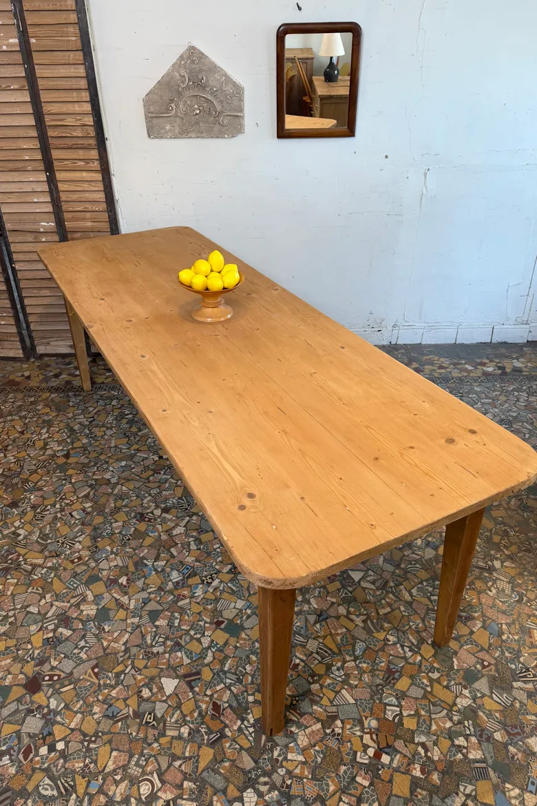 Longue table en sapin