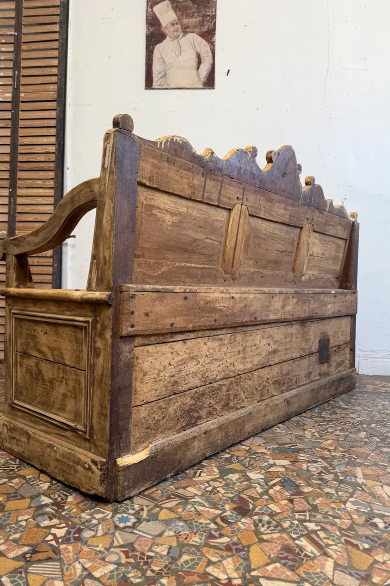 Banc-coffre ancien en sapin – XIXe siècle