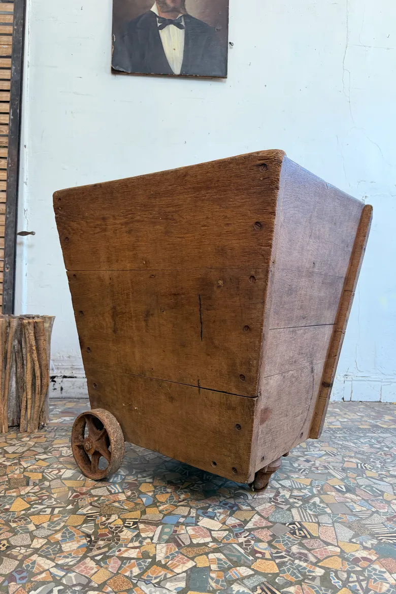 Ancien chariot d’atelier textile
