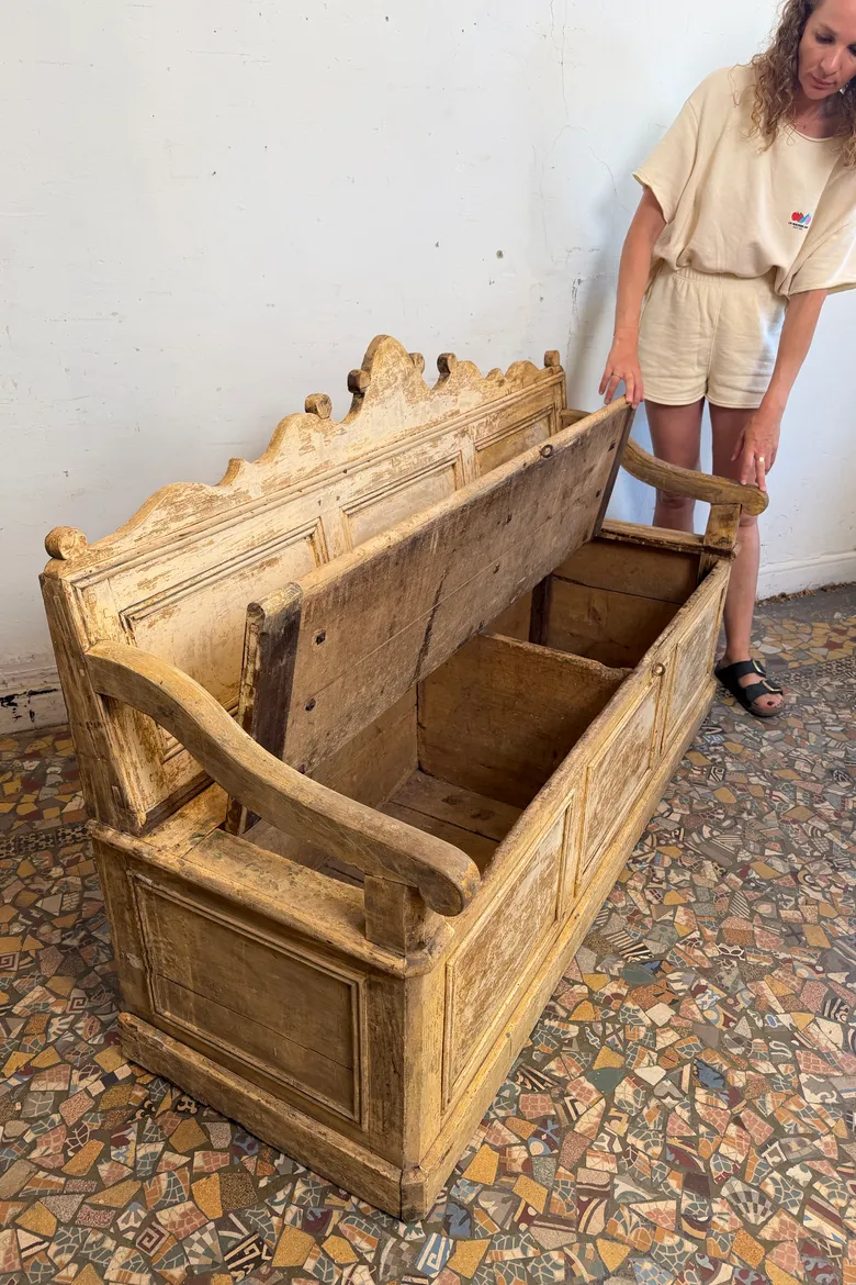 Banc-coffre ancien en sapin – XIXe siècle