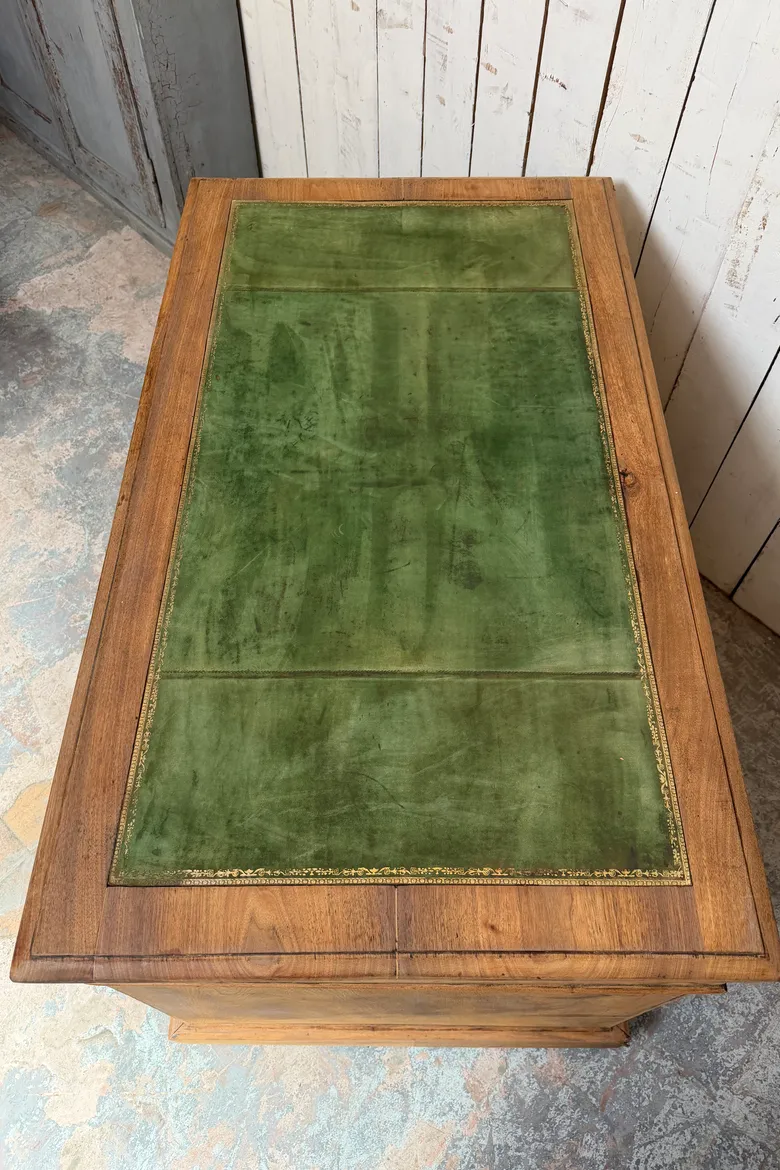 Ancien bureau en noyer