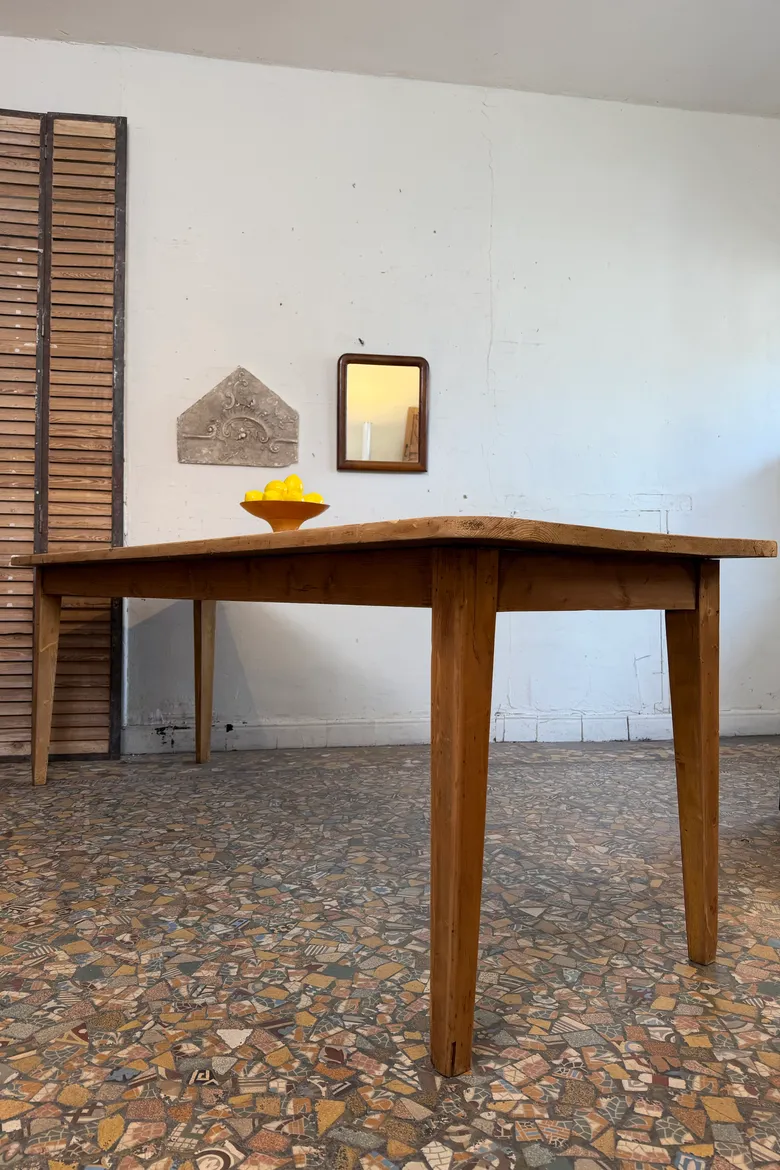 Longue table en sapin