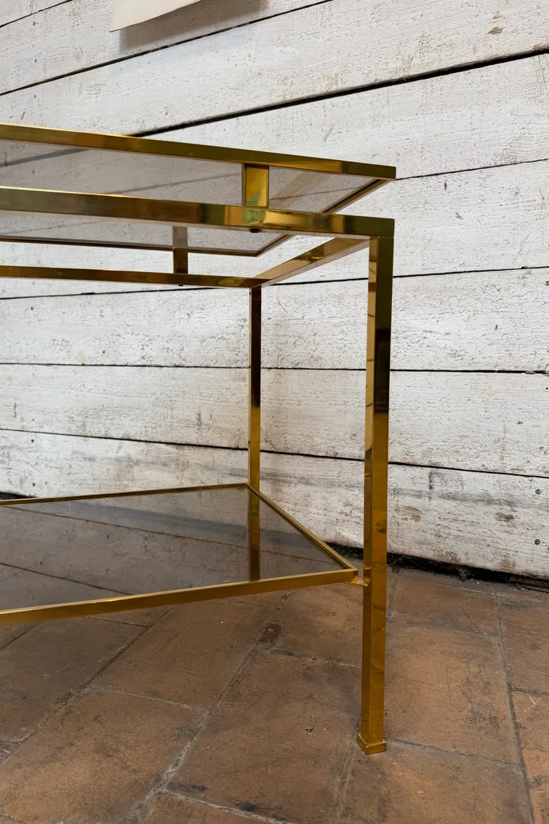 Table d’appoint en laiton doré