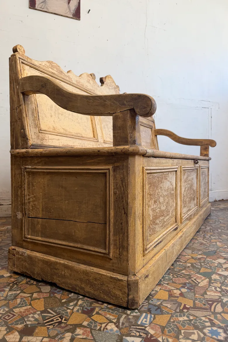 Banc-coffre ancien en sapin – XIXe siècle