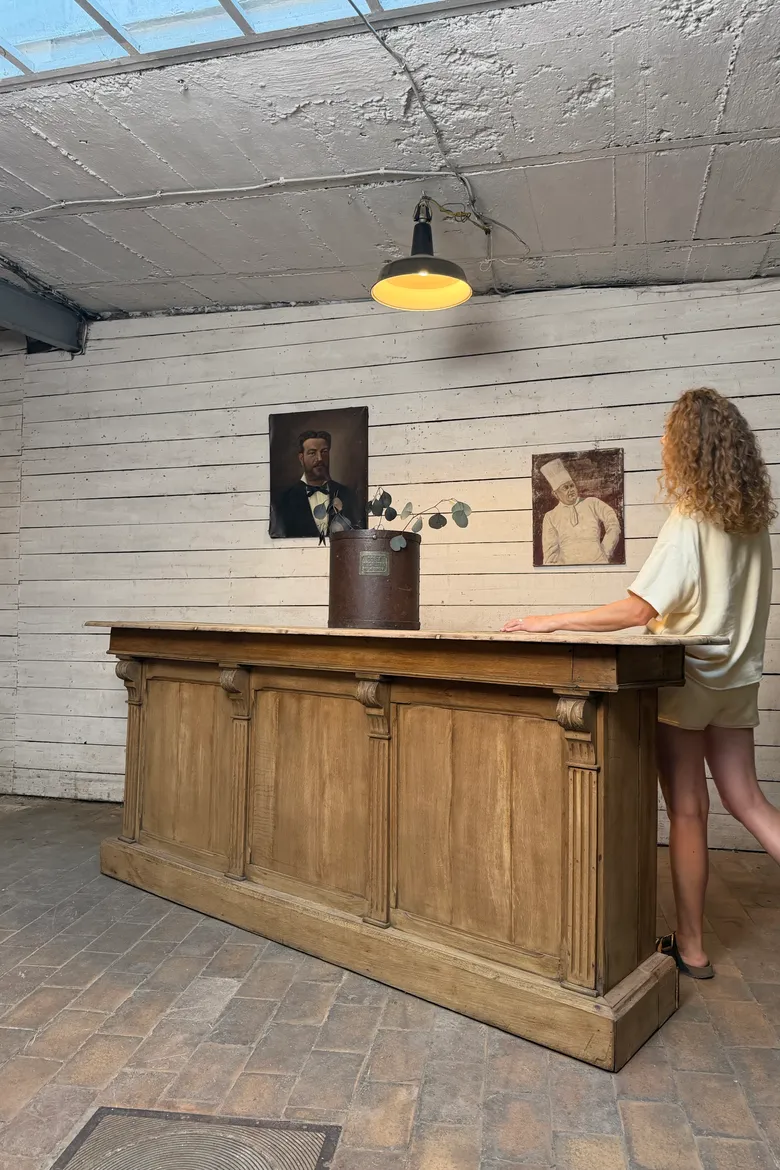 Ancien comptoir en chêne – début XXe