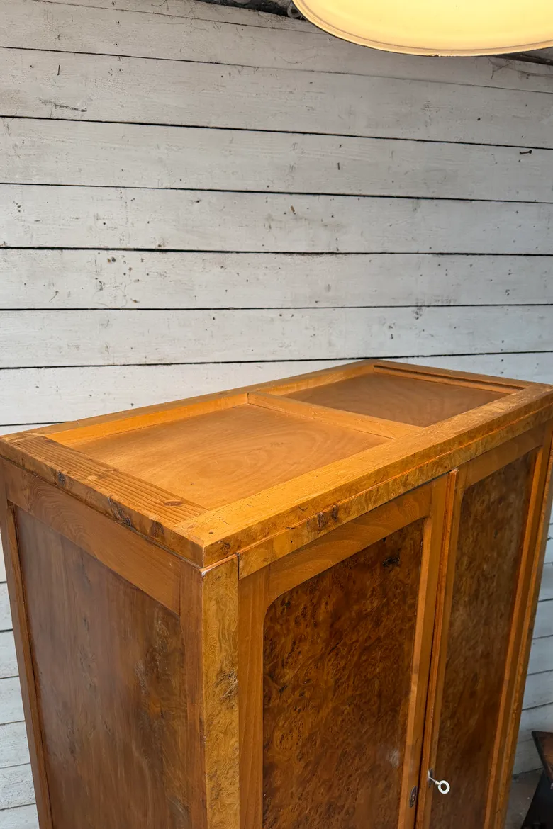 Armoire en loupe d’orme – années 60