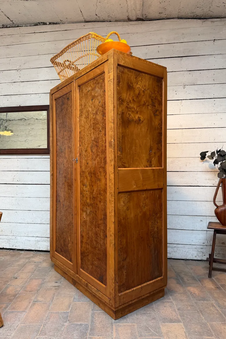 Armoire en loupe d’orme – années 60