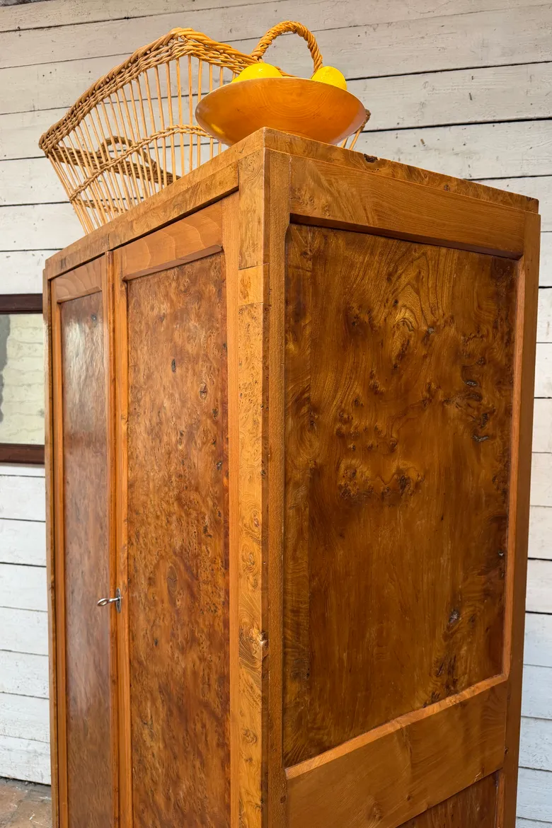 Armoire en loupe d’orme – années 60