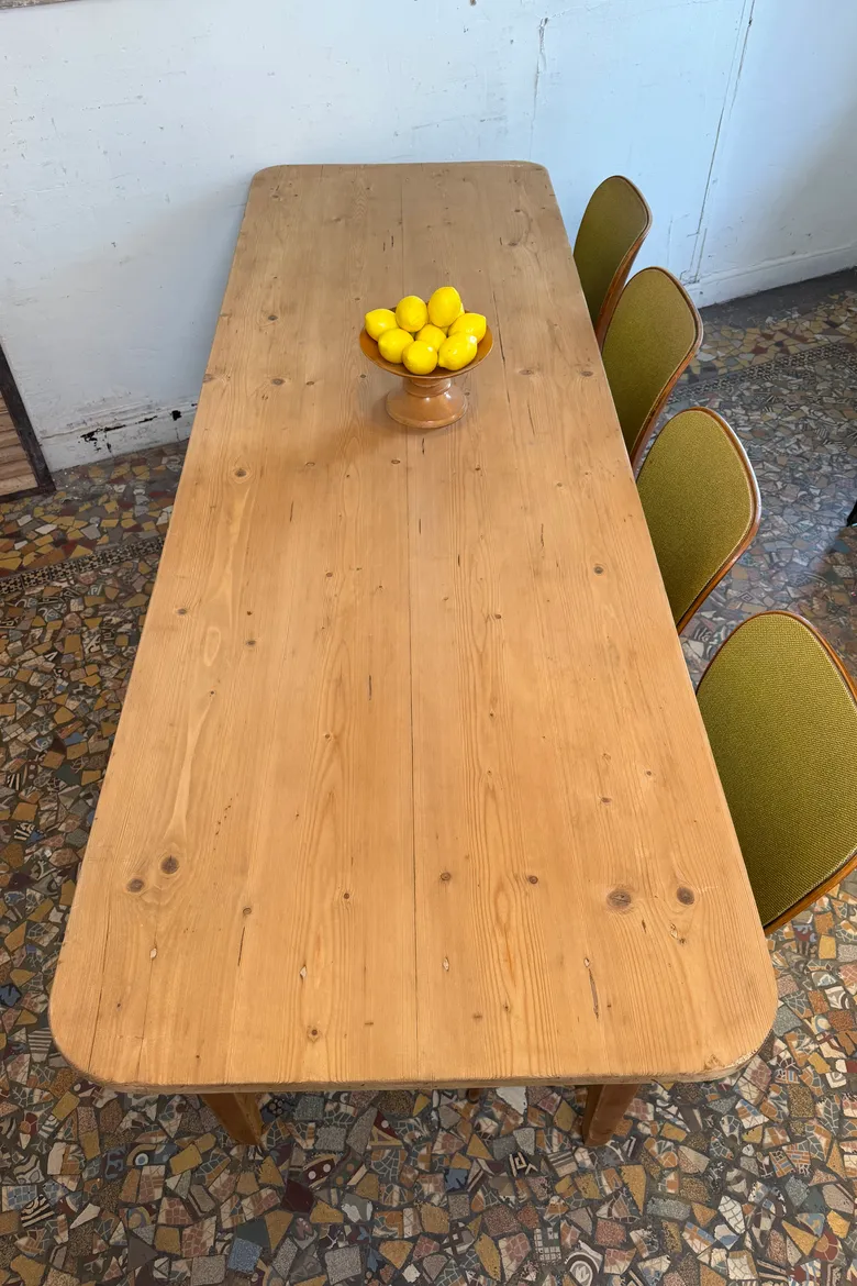 Longue table en sapin