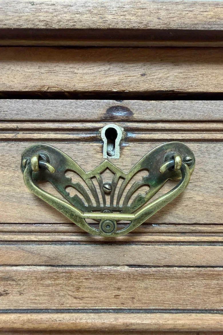 Ancien bureau en noyer