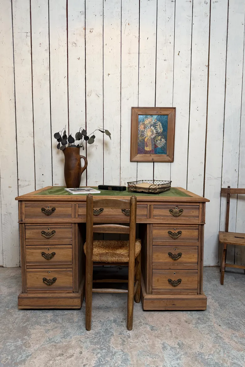 Ancien bureau en noyer
