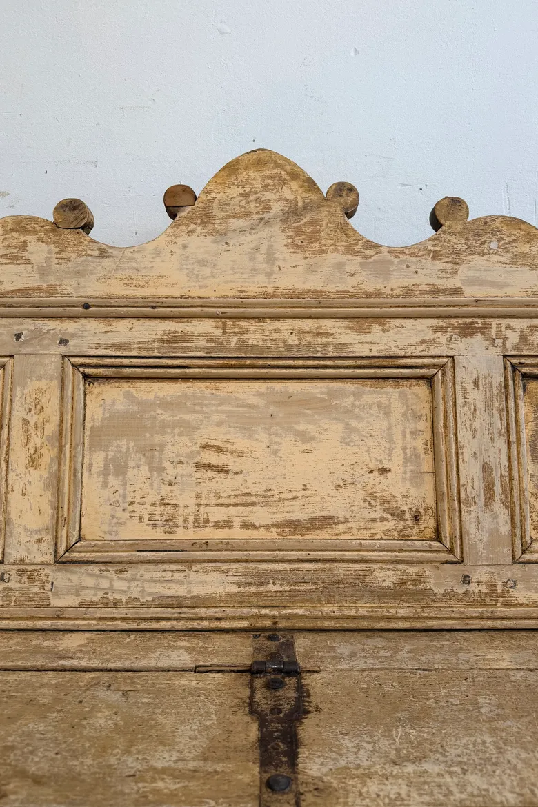 Banc-coffre ancien en sapin – XIXe siècle