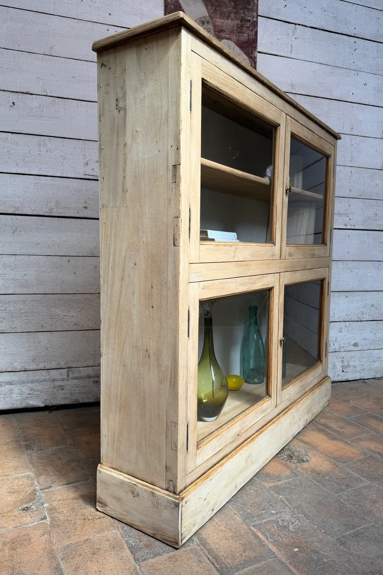 Petite vitrine 4 portes