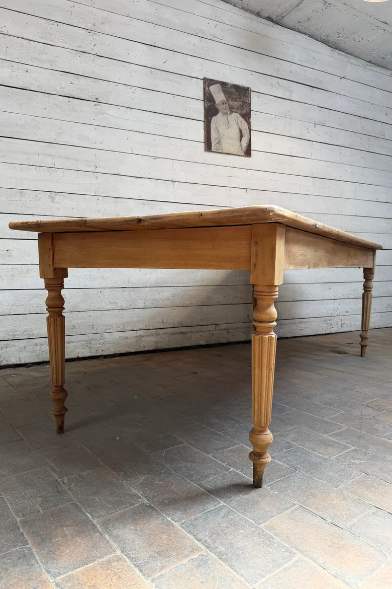 Ancienne table en sapin