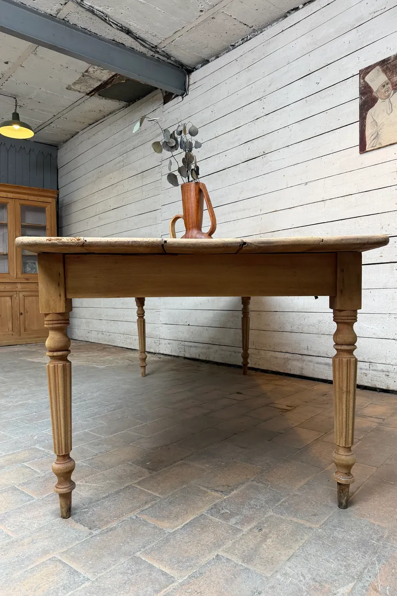 Ancienne table en sapin