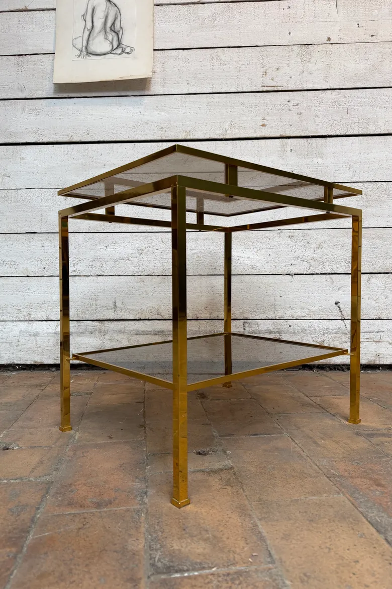 Table d’appoint en laiton doré