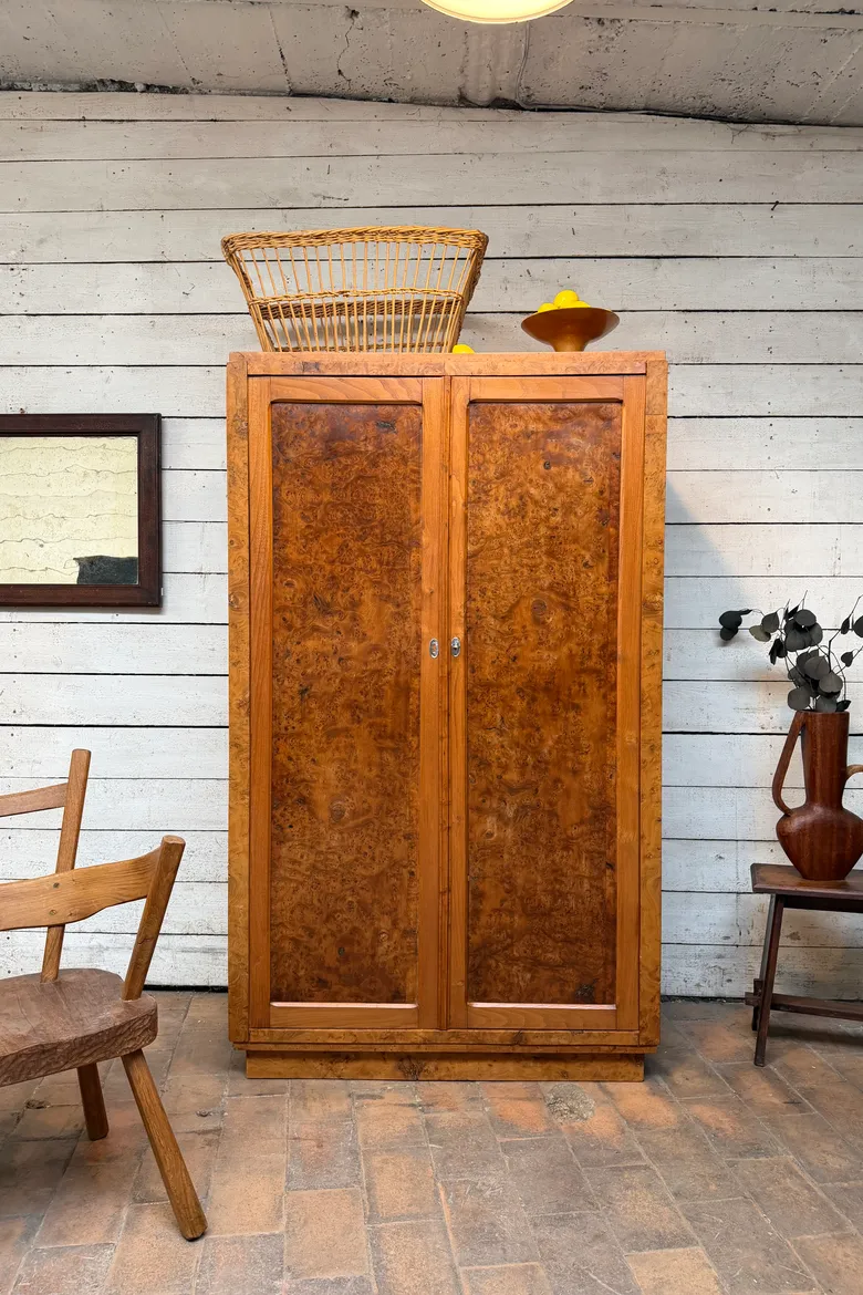 Armoire en loupe d’orme – années 60