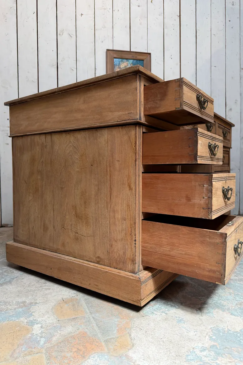 Ancien bureau en noyer