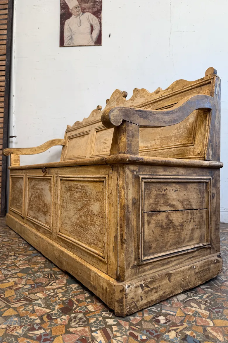 Banc-coffre ancien en sapin – XIXe siècle