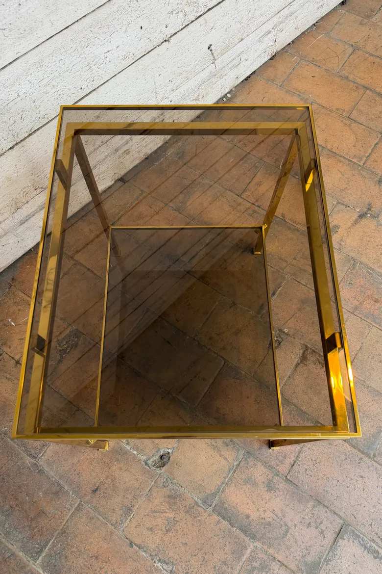 Table d’appoint en laiton doré