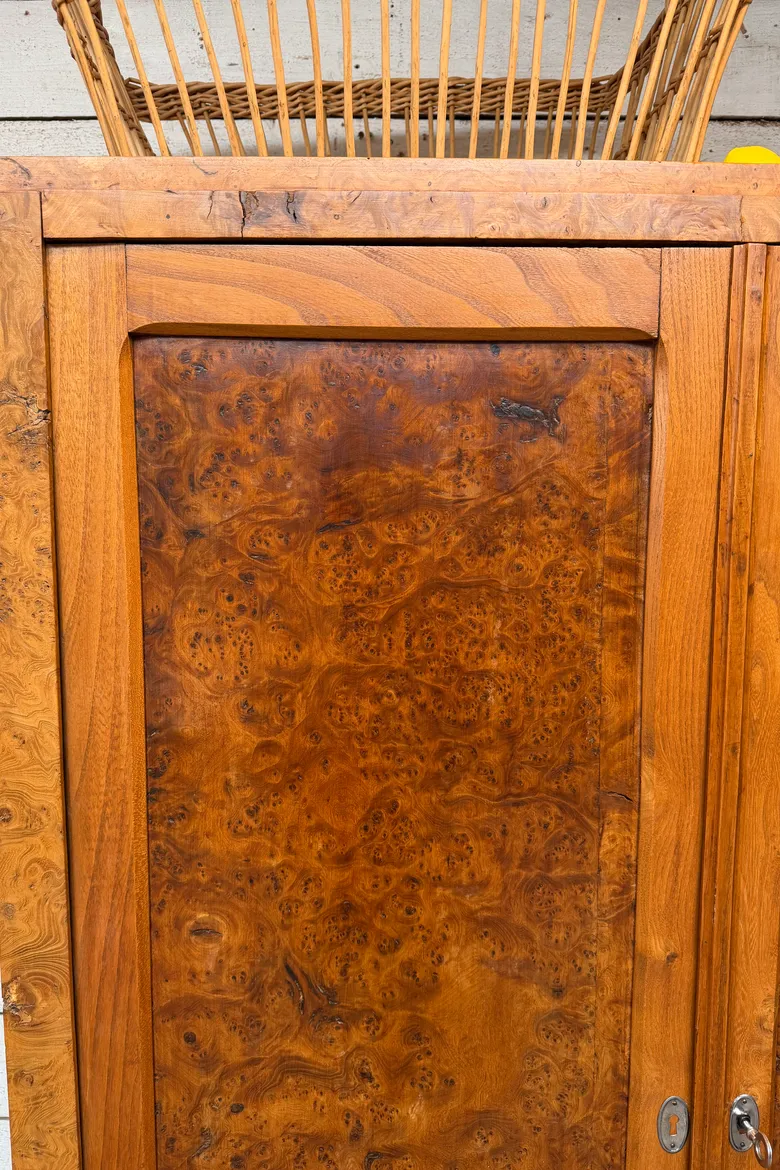 Armoire en loupe d’orme – années 60