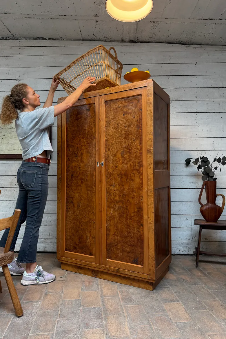 Armoire en loupe d’orme – années 60