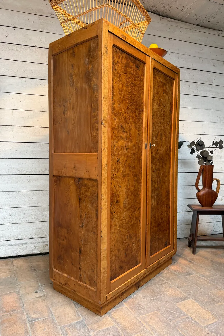 Armoire en loupe d’orme – années 60