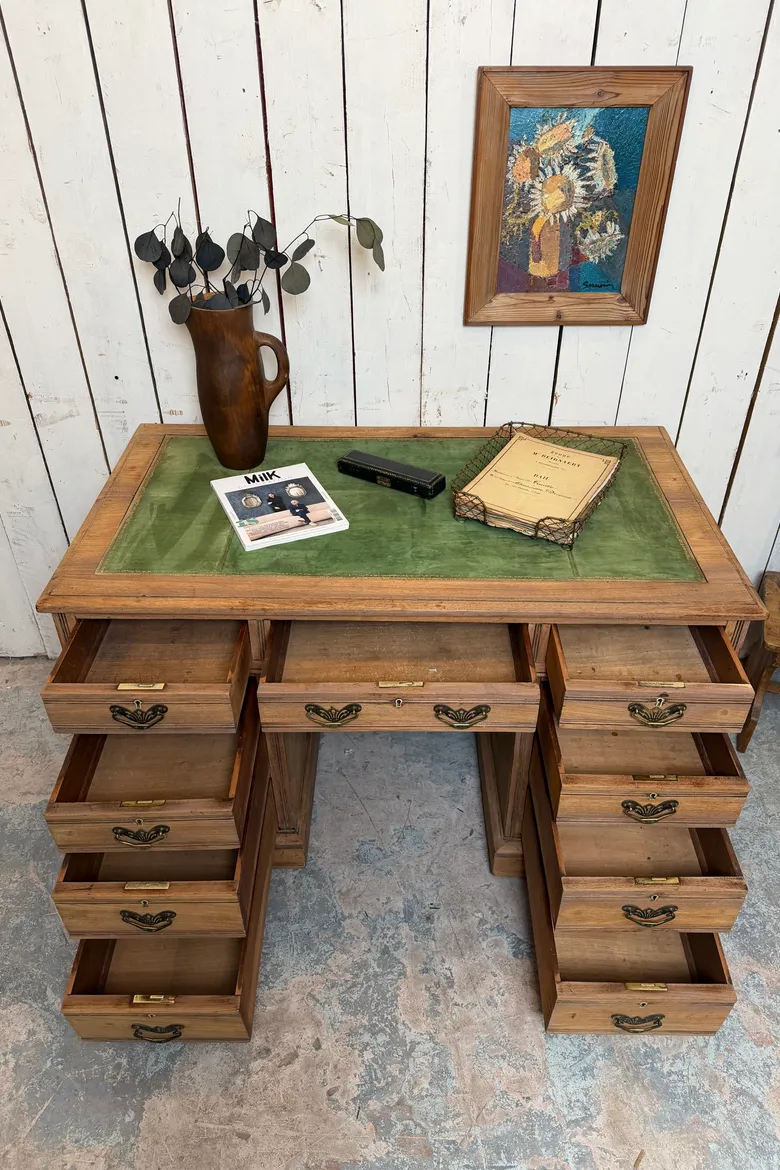 Ancien bureau en noyer