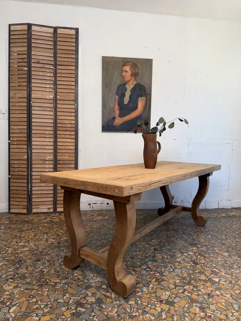 Table en chêne à piètement lyre