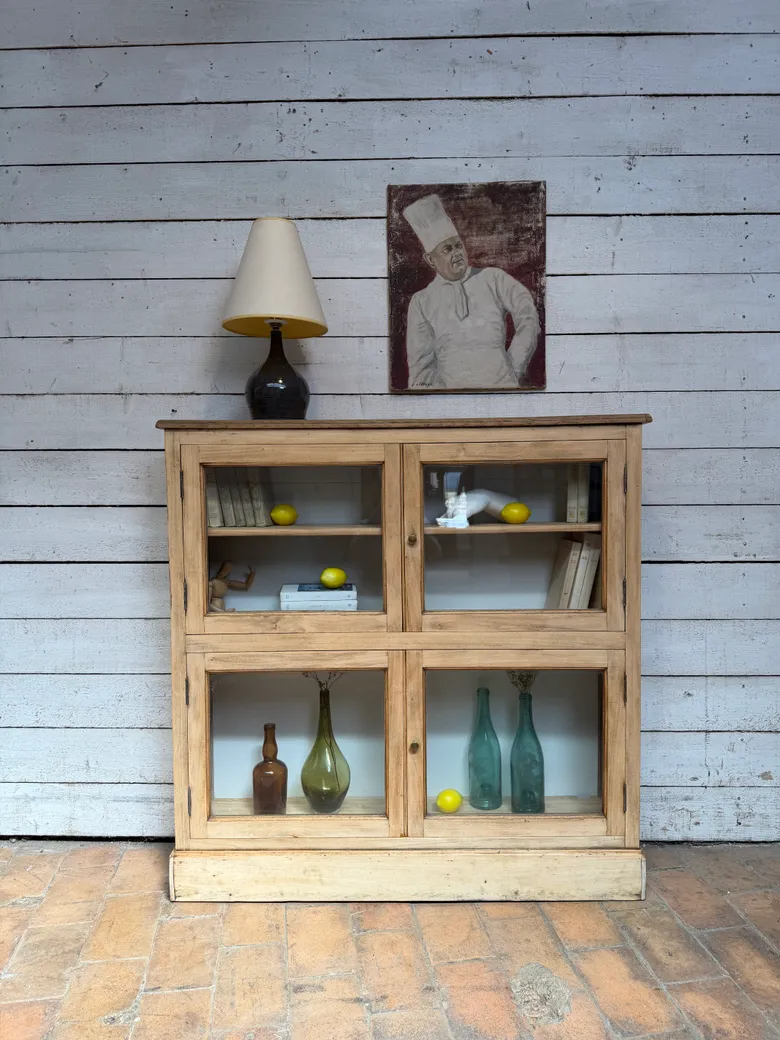 Petite vitrine 4 portes
