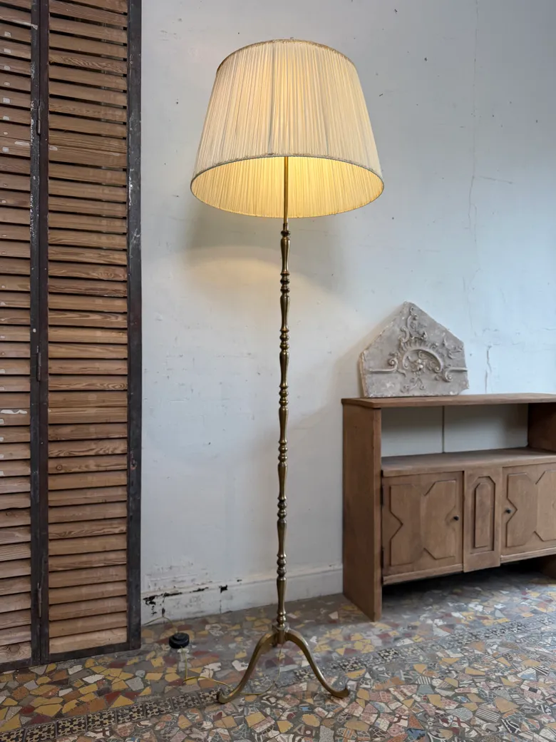 Lampadaire en bronze doré — Lampadaire en bronze doré
