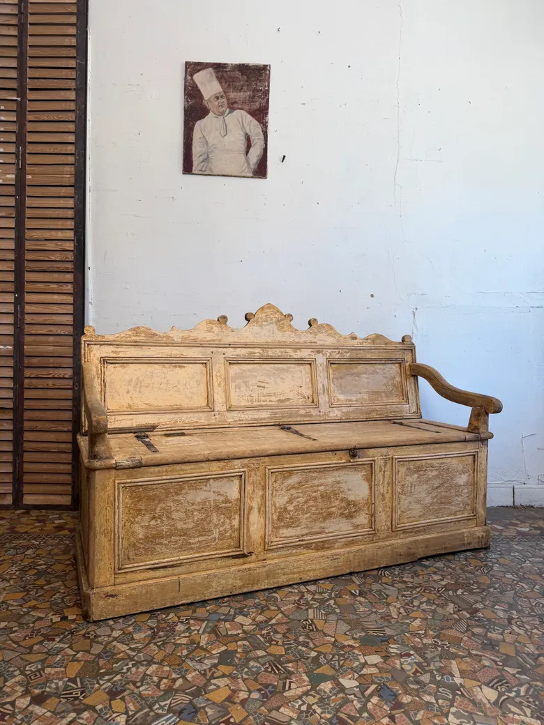 Banc-coffre ancien en sapin – XIXe siècle